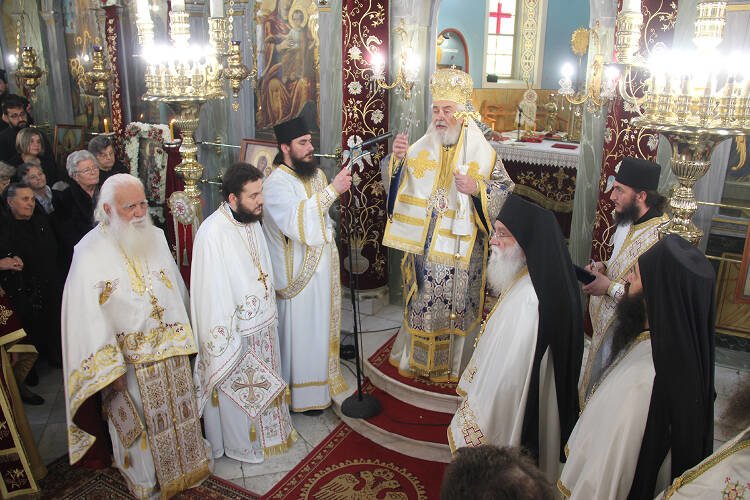Χειροτονία πρεσβυτέρου επί τη εορτή του Αγίου Νικολάου στην Μητρόπολη Φωκίδος (ΦΩΤΟ)