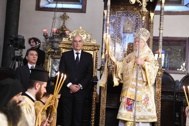 Σε κατανυκτική ατμόσφαιρα ο εορτασμός των Χριστουγέννων στο Φανάρι (ΦΩΤΟ)