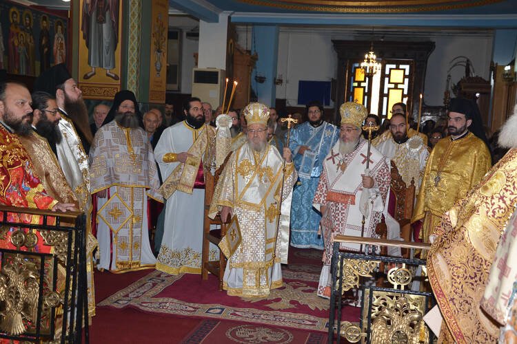 Η εορτή της Παναγίας της Παραμυθίας στο Αγρίνιο (ΦΩΤΟ)