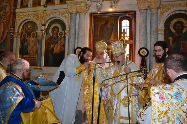 Η εορτή της Παναγίας της Παραμυθίας στο Αγρίνιο (ΦΩΤΟ)