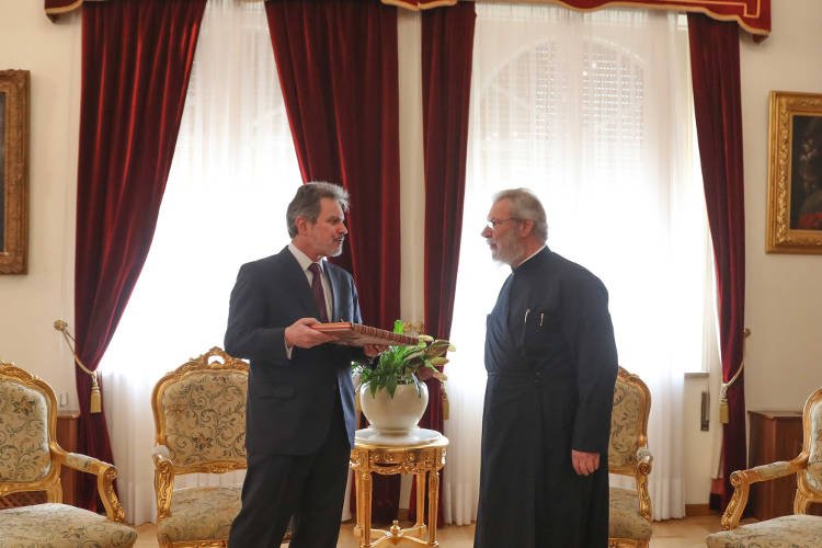 Ο νέος Πρέσβης της Ελλάδος στον Αρχιεπίσκοπο Κύπρου