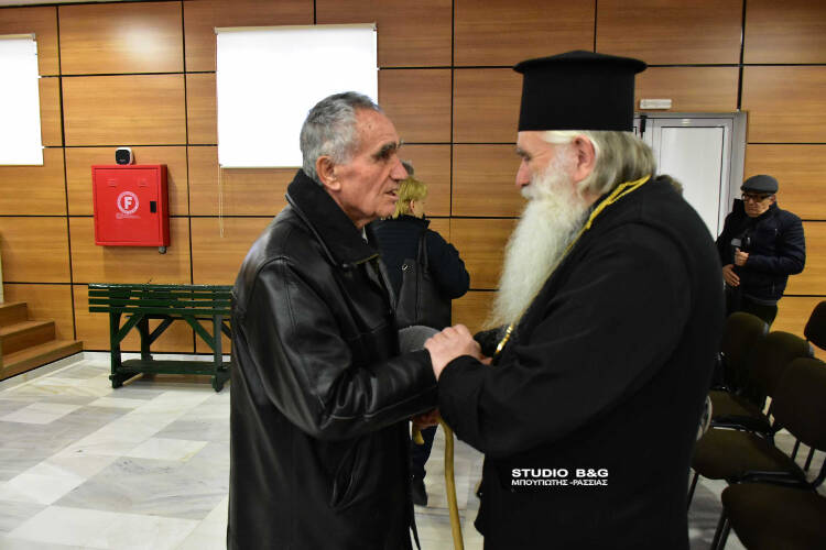 Η Ένωση Τυφλών Ανατολικής Πελοποννήσου έκοψε την πίτα της στο Ναύπλιο (ΦΩΤΟ)