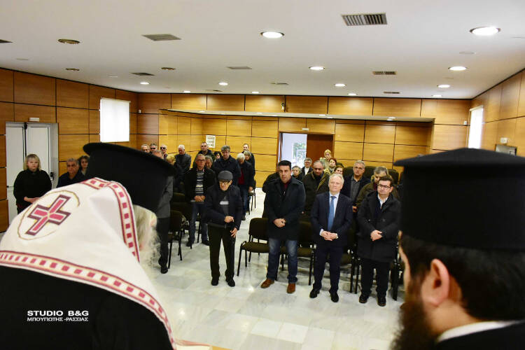 Η Ένωση Τυφλών Ανατολικής Πελοποννήσου έκοψε την πίτα της στο Ναύπλιο (ΦΩΤΟ)
