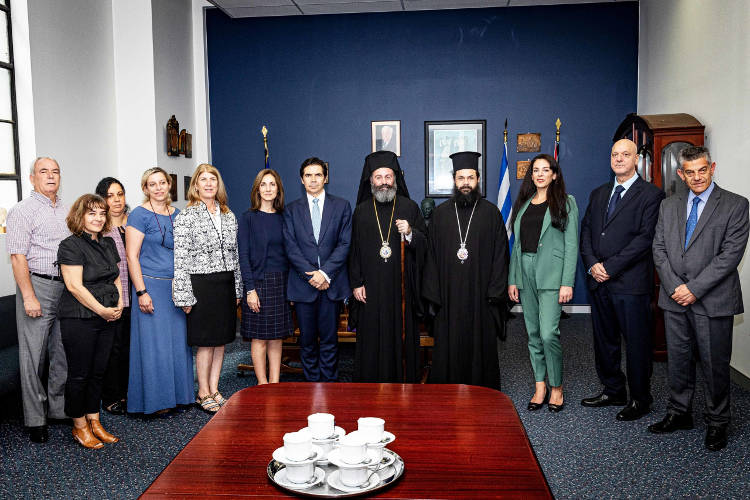 Ο Αρχιεπίσκοπος Αυστραλίας στο Προξενείο της Ελλάδος στο Σύδνεϋ