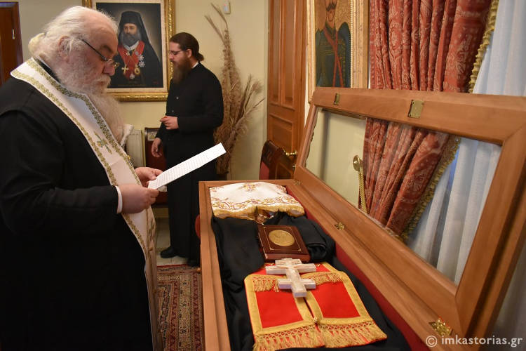 Ετοιμάζεται η λάρνακα του Αγίου Ιερομάρτυρος Βασιλείου (ΦΩΤΟ)