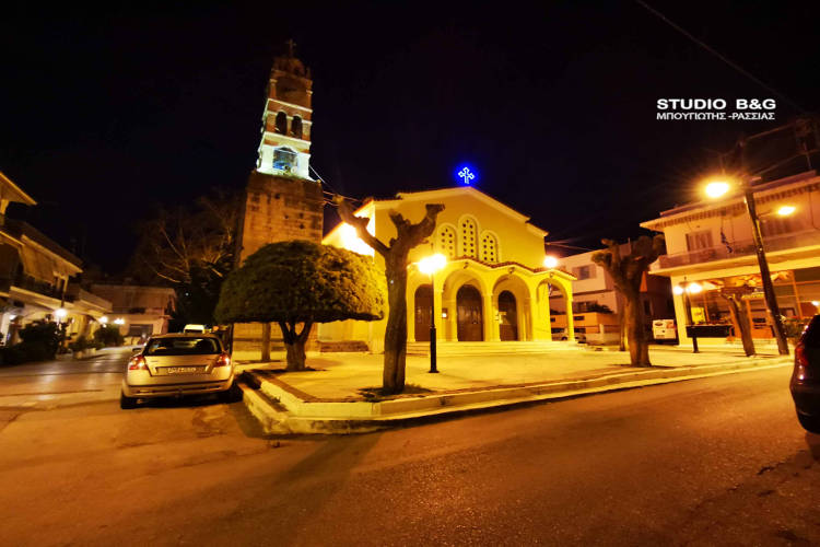 Κάτοικοι του Ναυπλίου έψαλλαν το «Υπερμάχω Στρατηγώ» στο μπαλκόνι τους