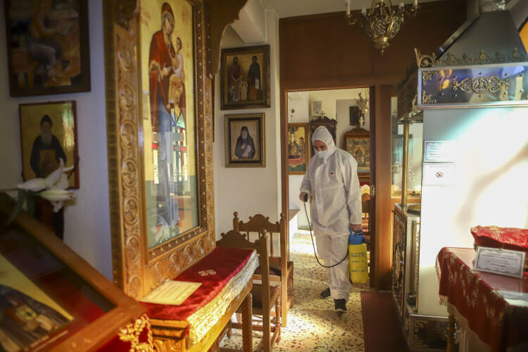 Απολύμανση σε όλους τους Ιερούς Ναούς του Δήμου Νεάπολης-Συκεών