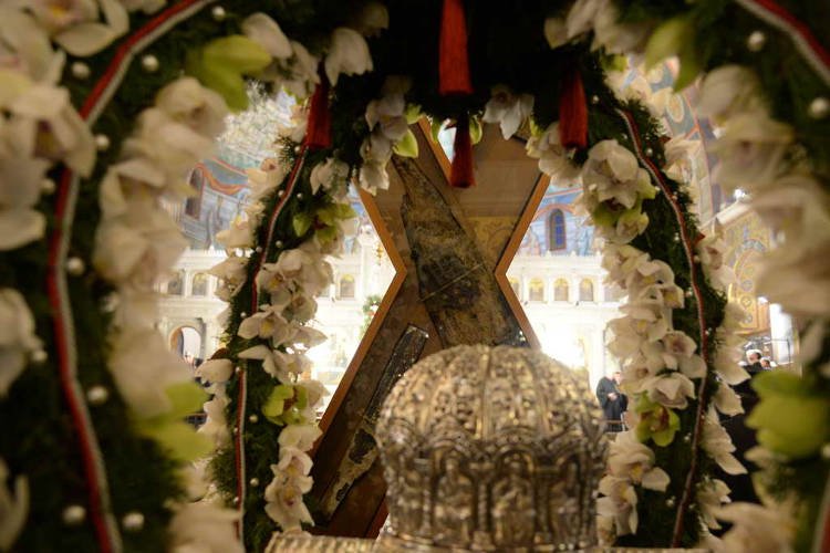 Αδιάλειπτος προσευχή μπροστά στην Κάρα του Αποστόλου Ανδρέου