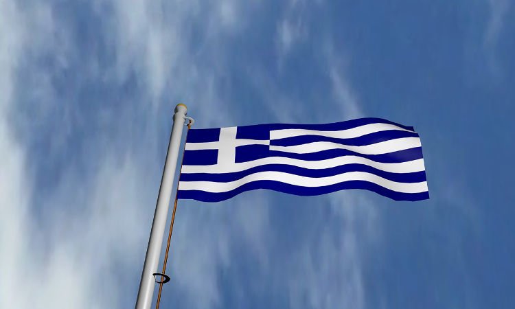 Καστορίας Σεραφείμ: Από κανένα μπαλκόνι να μην λείπει η ελληνική σημαία