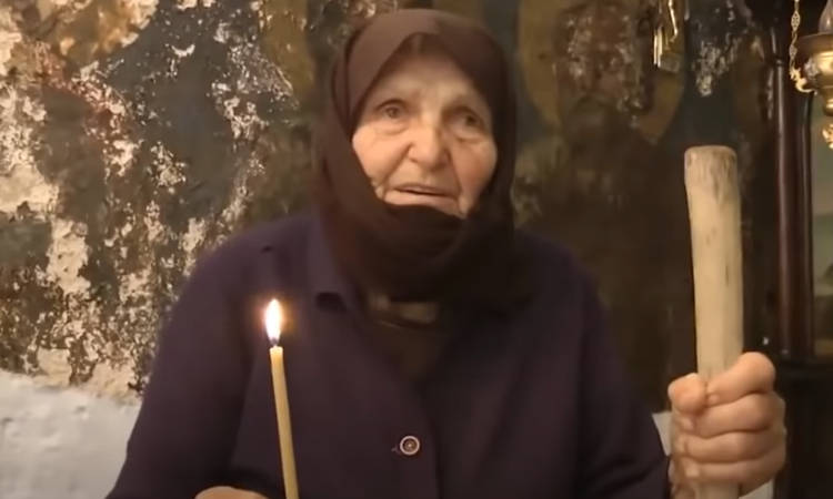 «Αναστάσεως ημέρα», από την 90χρονη κυρά Κατερίνα Μακαρούνα (ΒΙΝΤΕΟ)