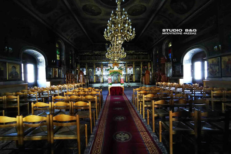 Ο Επιτάφιος της Αγίας Τριάδος Ναυπλίου εν μέσω κορωνοϊού