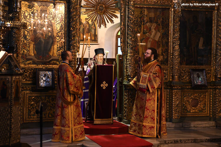 Η Ακολουθία των Παθών στο Φανάρι (ΦΩΤΟ)