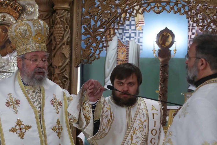 Χειροτονία νέο Βορειοηπειρώτη σε Διάκονο από τον Αρχιεπίσκοπο Κύπρου (ΦΩΤΟ)