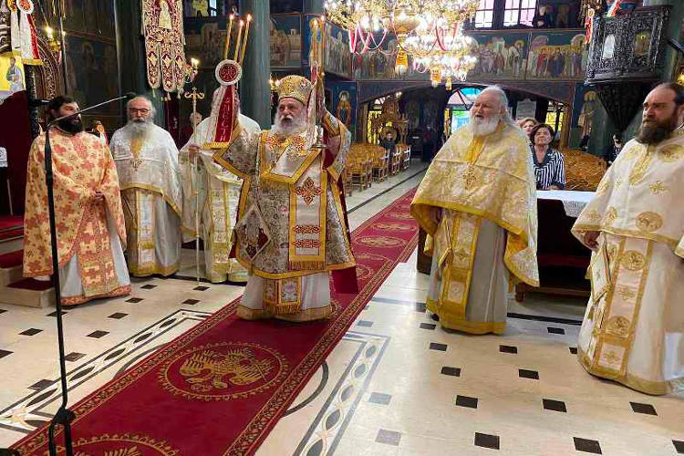 Πρώτη Θεία Λειτουργία με την συμμετοχή πιστών στα Γρεβενά