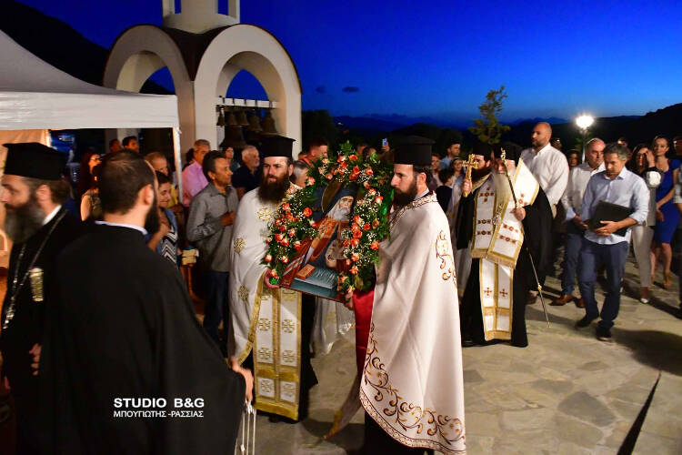 Αρχιερατικός εσπερινός για τον Άγιο Λουκά στο Ναύπλιο (ΦΩΤΟ)