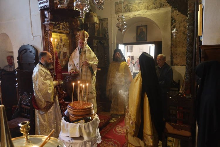 Θεία Λειτουργία στη Μονή Ζωοδόχου Πηγής Άνδρου