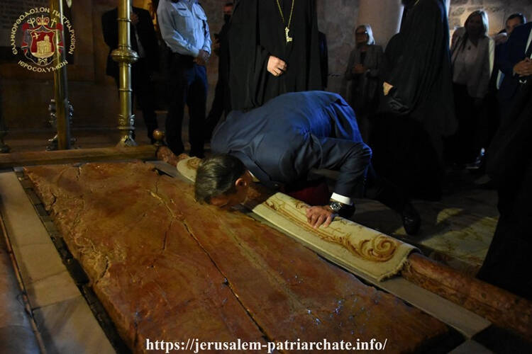 Ο Πρωθυπουργός στο Ναό της Αναστάσεως (ΦΩΤΟ)