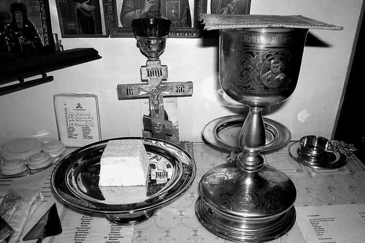 Οικουμενικό Πατριαρχείο: Ουδεμία ανάγκη υπάρχει γι’ αλλαγή του τρόπου μεταδόσεως της Θείας Κοινωνίας