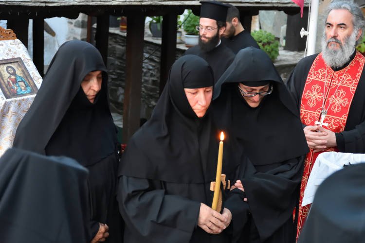 Νέα Μοναχή στην Ιερά Μονή Παναγίας Λαμπηδώνος