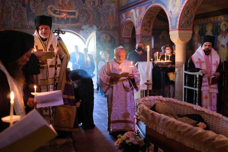 Η Εξόδιος Ακολουθία του Γέροντος Βίκτωρος Raïssi (ΦΩΤΟ)