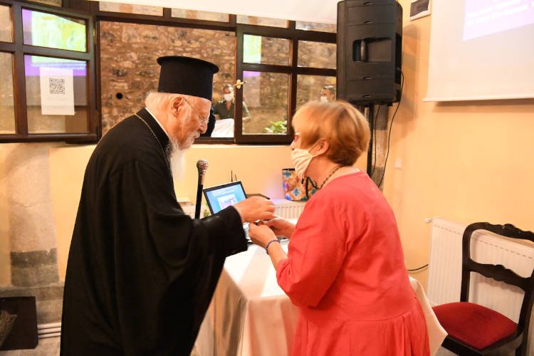 Οικουμενικός Πατριάρχης: Εμείς συνεχίζουμε να αγκαλιάζουμε όλους, εχθρούς και φίλους, με την αγάπη μας, με την προσευχή μας και με την κατανόησή μας