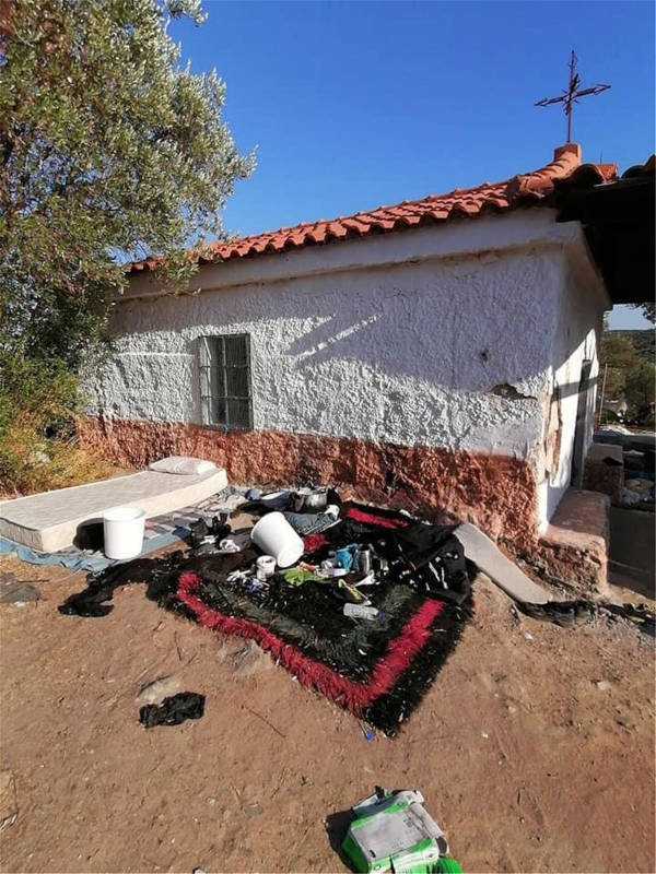 Αλλοδαποί κατέστρεψαν τον Ναό του Αγίου Γεωργίου στη Μόρια - Απίστευτες Εικόνες