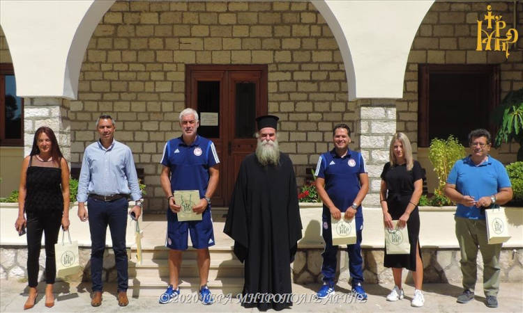 Ο παλαίμαχος ποδοσφαιριστής Αντώνης Νικοπολίδης στον Μητροπολίτη Άρτης