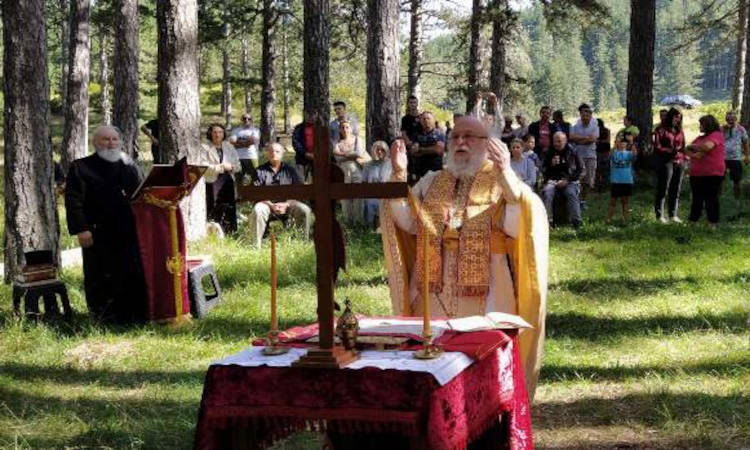 Θεία Λειτουργία στη Βάλια Κάλντα