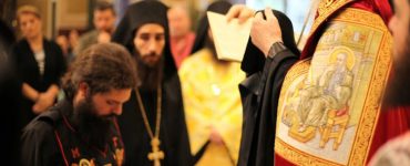 Κουρά νέου μοναχού στη Μητρόπολη Πειραιώς