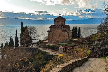 Την Κυριακή πρώτα στην Εκκλησία και μετά όλα τα άλλα...