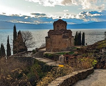 Την Κυριακή πρώτα στην Εκκλησία και μετά όλα τα άλλα...