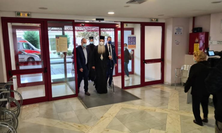 Επίσκεψη του Φθιώτιδος Συμεών στον βαριά τραυματισθέντα λειτουργό των ΓΟΧ