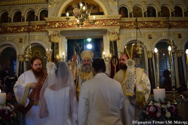 Γάμος εν τη Θεία Λειτουργία στη Μητρόπολη Μάνης (ΦΩΤΟ)