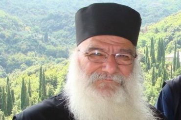 Μοναχού Μωυσέως Αγιορείτου: Όποιος αγαπά δεν έχει ποτέ μοναξιά!