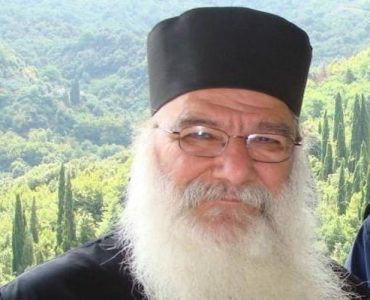 Μοναχού Μωυσέως Αγιορείτου: Όποιος αγαπά δεν έχει ποτέ μοναξιά!