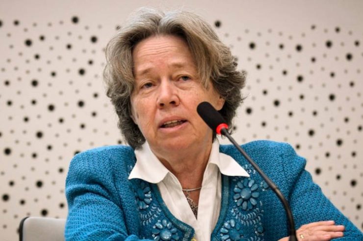 Αθηνά Λινού: Βεβαίως και θα κοινωνούσα