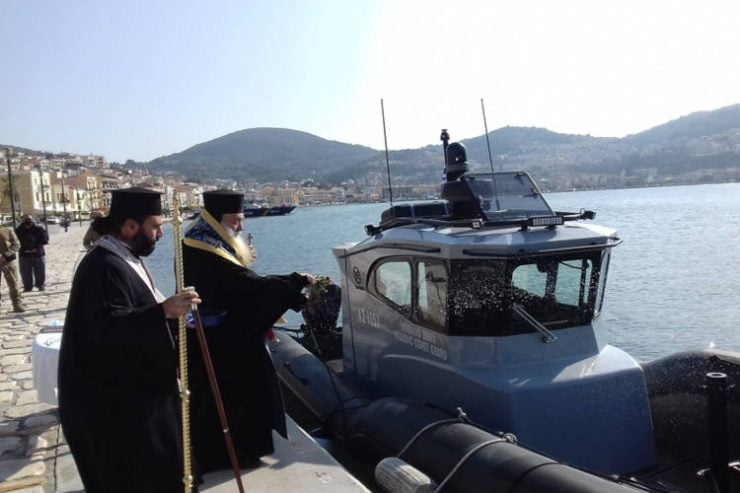 Αγιασμός στο νέο πλωτό περιπολικό σκάφος του Λιμεναρχείου Σάμου από τον Μητροπολίτη Σάμου