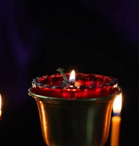 Μην αρνείσαι να προσφέρεις λάδι και να ανάβεις κεριά