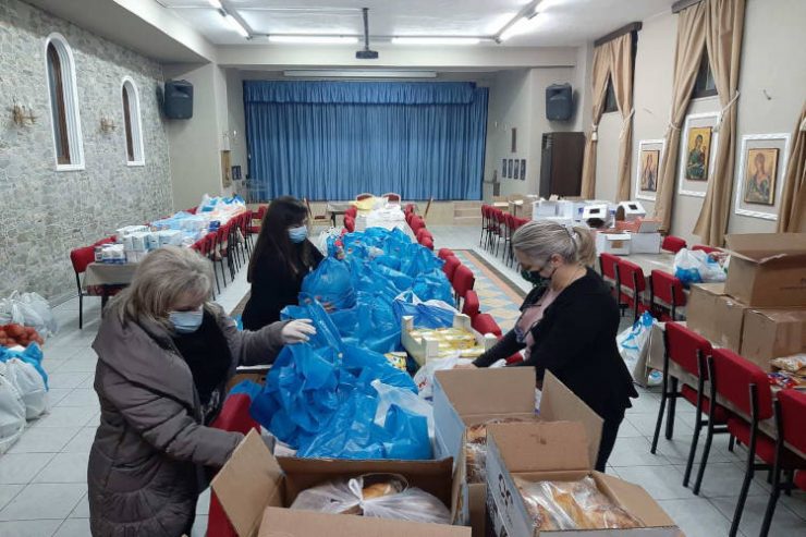 Εκατοντάδες «δέματα αγάπης» από τη Μητρόπολη Κίτρους