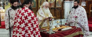 Κατηχητική Θεία Λειτουργία για την εορτή των Τριών Ιεραρχών στον Βόλο