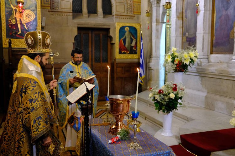 Οι Έλληνες του Παρισιού εόρτασαν τα Θεοφάνεια (ΦΩΤΟ)