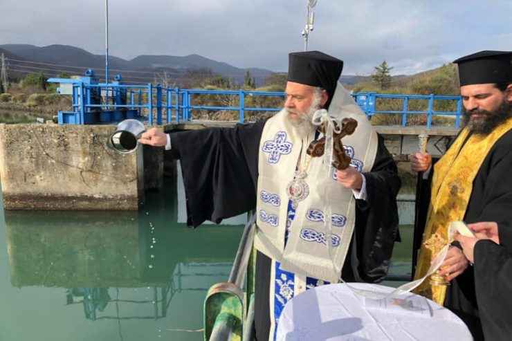 Αγιασμός των υδάτων στην αναρρυθμιστική λίμνη Καρδίτσης