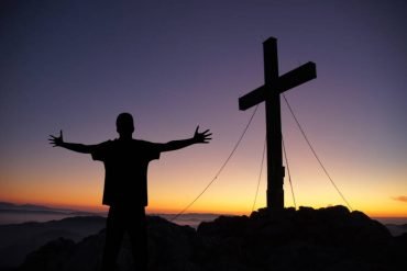Κι αν ακόμα φανεί ότι ο Θεός σιωπά...