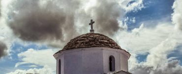 Τι ισχύει από αύριο σε Εκκλησίες και Μοναστήρια; ΔΙΣ: Στις 9 το βράδυ η Ανάσταση στο προαύλιο των Ναών