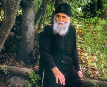 Άγιος Παΐσιος: Αν η Εκκλησία δε μιλάει, για να μην έρθει σε ρήξη με το κράτος...