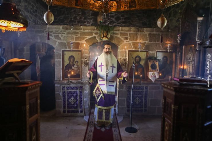 Φθιώτιδος Συμεών: Ο αληθινός πατριώτης και χριστιανός θυσιάζει εαυτόν και δεν δολοφονεί χαρακτήρες