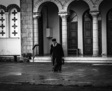 Ιερός Χρυσόστομος: Η τιμή στους ιερείς