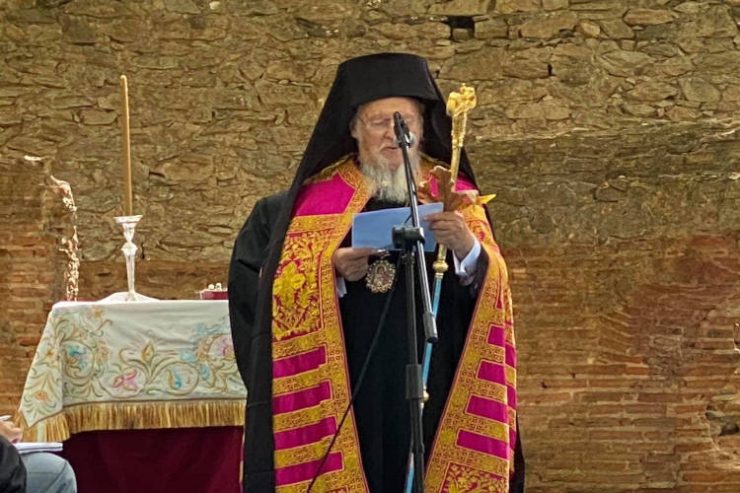 Αρχιερατική Θεία Λειτουργία στα ερείπια της Ιεράς Μονής Φανερωμένης Κυζίκου