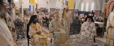 Τρισαρχιερατική Θεία Λειτουργία στον Ιερό Καθεδρικό Ναό Τιμίου Προδρόμου Νεαπόλεως