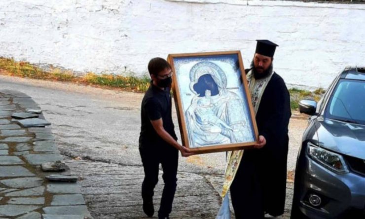 Υποδοχή ιεράς εικόνος Παναγίας Γλυκοφιλούσης στη Μητρόπολη Θεσσαλιώτιδος